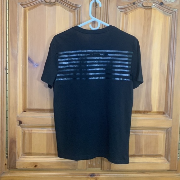 Guess Black Graphic T-shirt - Picture 2 of 6